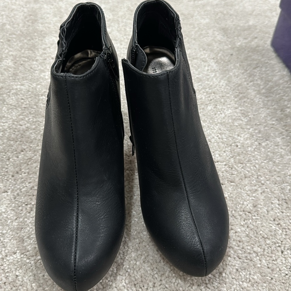 Brand new leather heeled booties, size 7